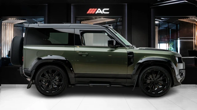 Land Rover Defender Image 3