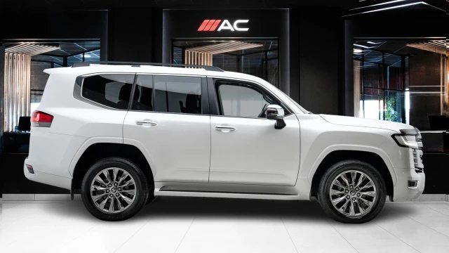 Toyota Land Cruiser Image 3