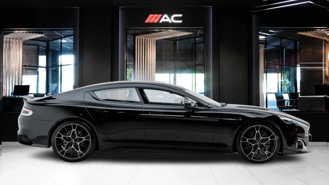 Aston Martin Rapide S Image 3
