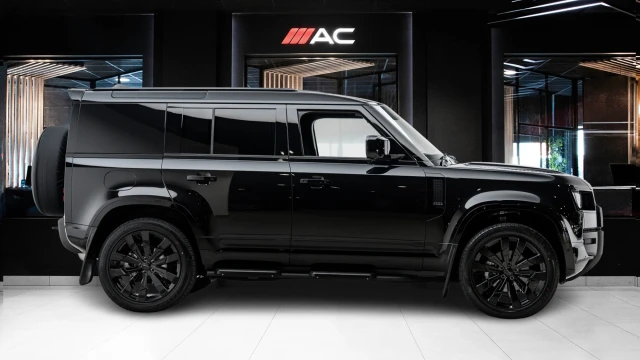 Land Rover Defender Image 3