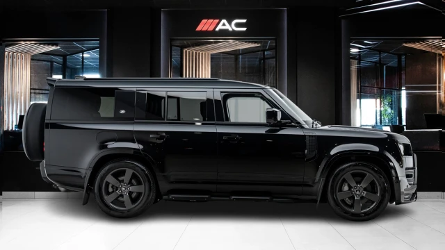 Land Rover Defender Image 3