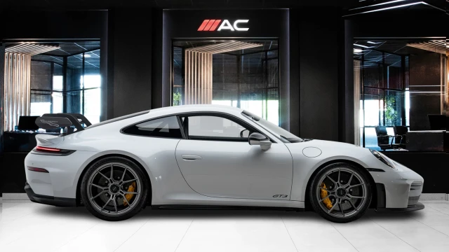 Porsche 911 Image 3