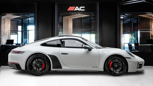Porsche 911 Image 3