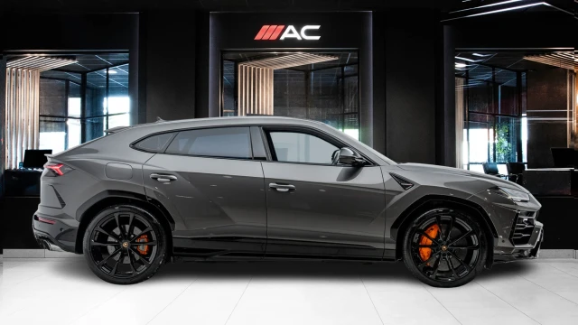 Lamborghini Urus Image 3
