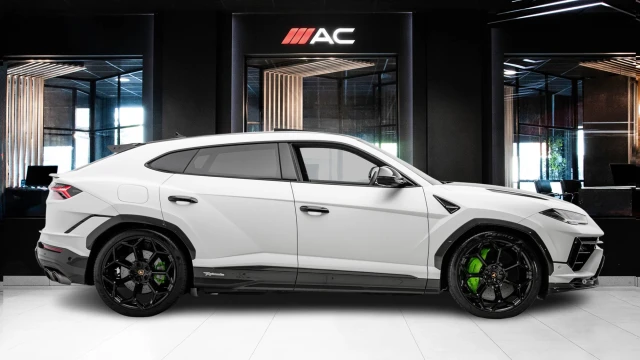 Lamborghini Urus Image 3