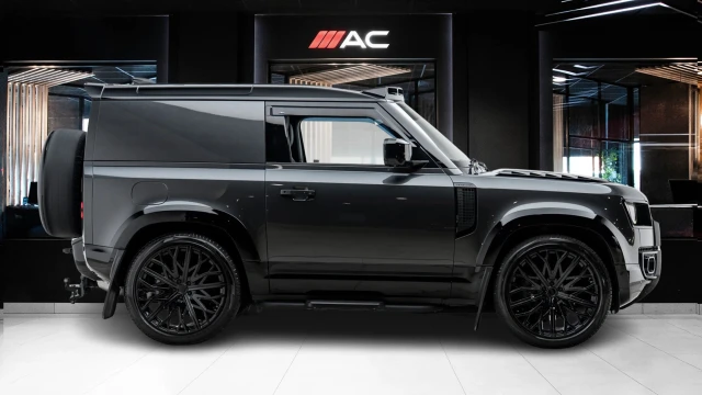 Land Rover Defender Image 3