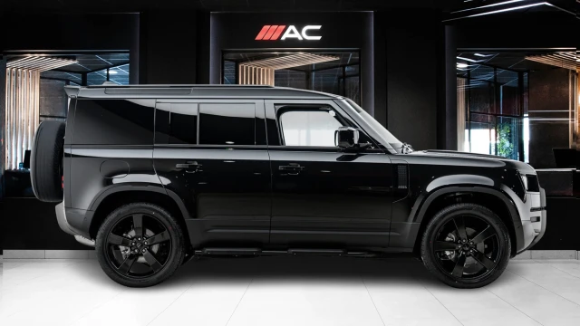 Land Rover Defender Image 3