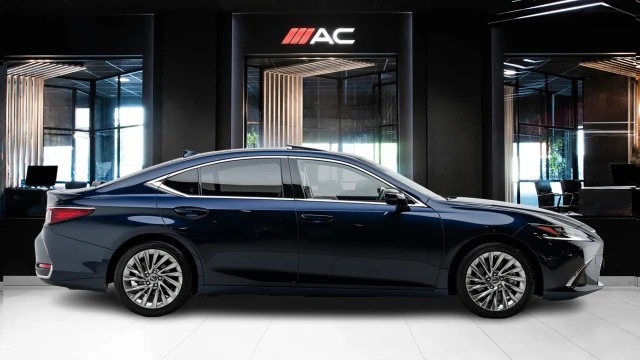 Lexus ES Image 3