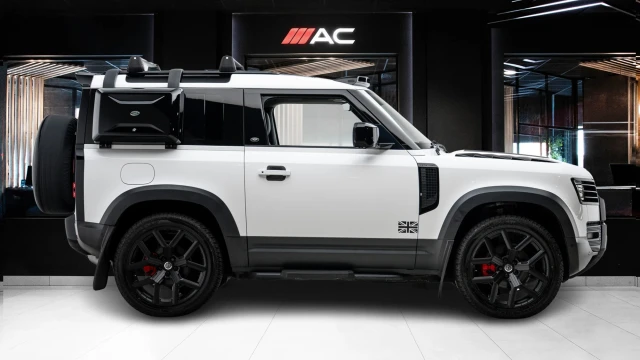 Land Rover Defender Image 3