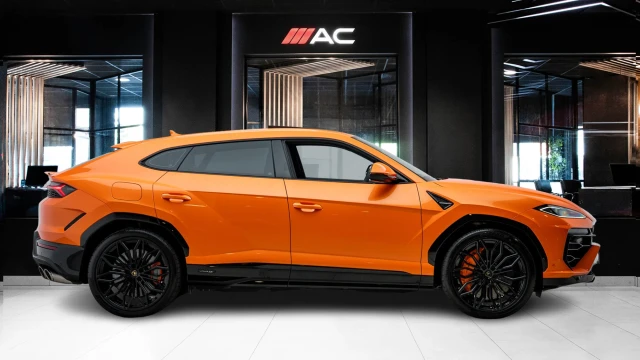 Lamborghini Urus Image 3