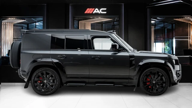 Land Rover Defender Image 3