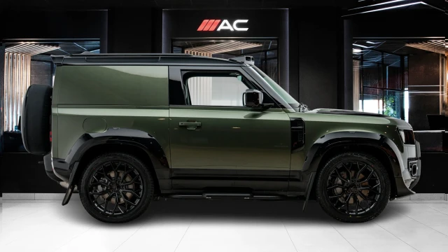Land Rover Defender Image 3