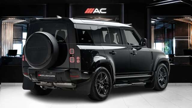 Land Rover Defender Image 4