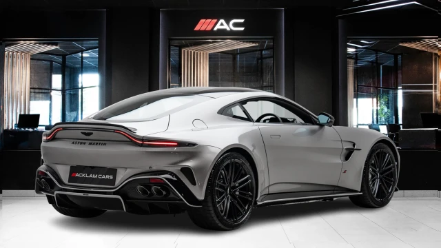 Aston Martin Vantage Image 4