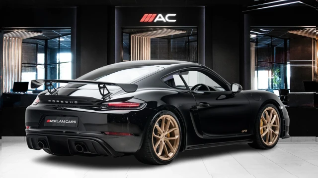 Porsche 718 Cayman Image 4