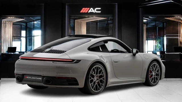 Porsche 911 Image 4