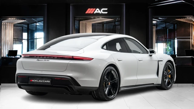 Porsche Taycan Image 4