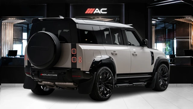Land Rover Defender Image 4