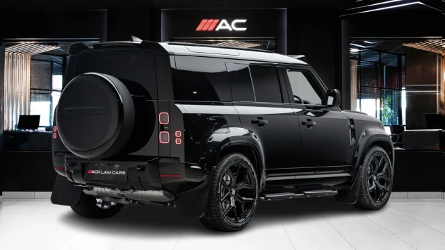 Land Rover Defender Image 4