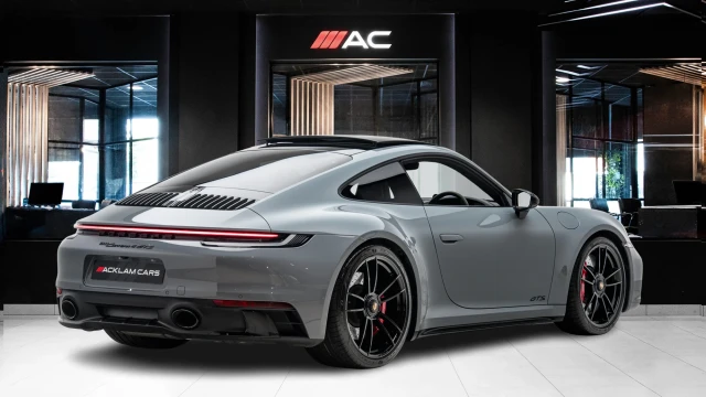 Porsche 911 Image 4