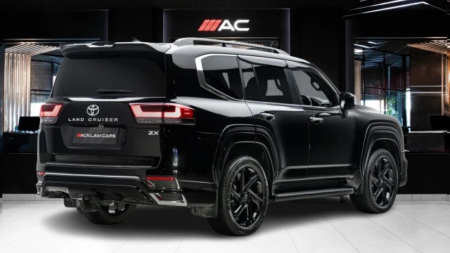 Toyota Land Cruiser Image 4