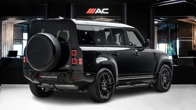 Land Rover Defender Image 4