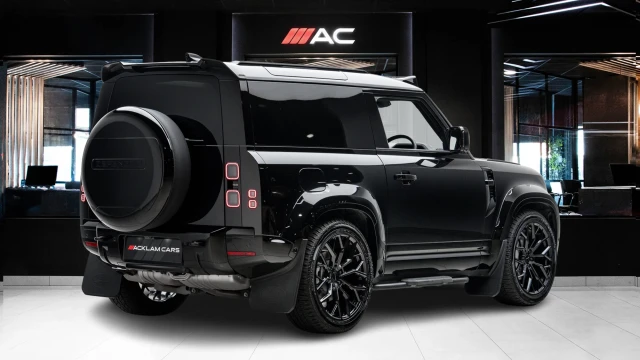 Land Rover Defender Image 4