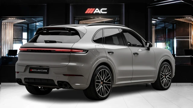 Porsche Cayenne Image 4
