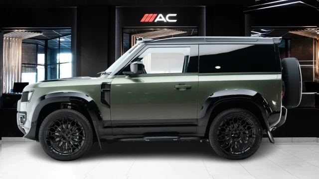 Land Rover Defender Image 3