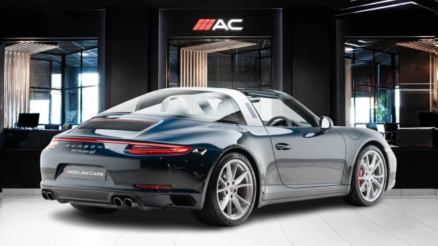 Porsche 911 Image 4