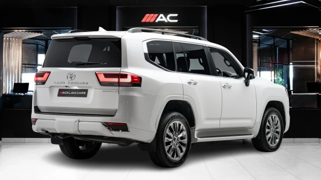 Toyota Land Cruiser Image 4
