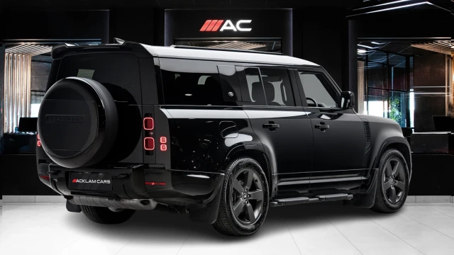 Land Rover Defender Image 4