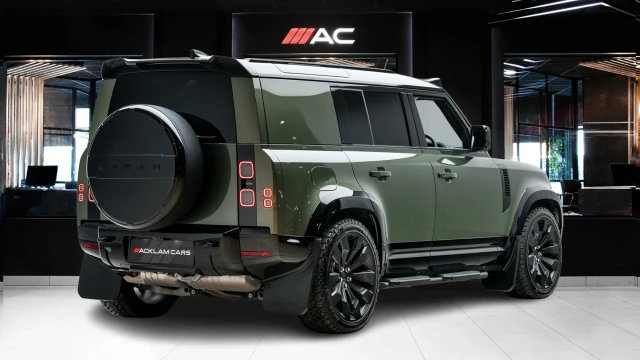 Land Rover Defender Image 4