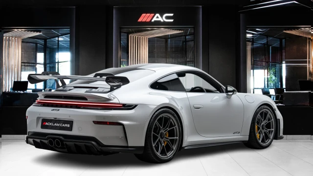 Porsche 911 Image 4