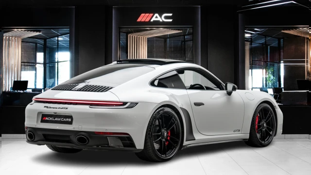 Porsche 911 Image 4