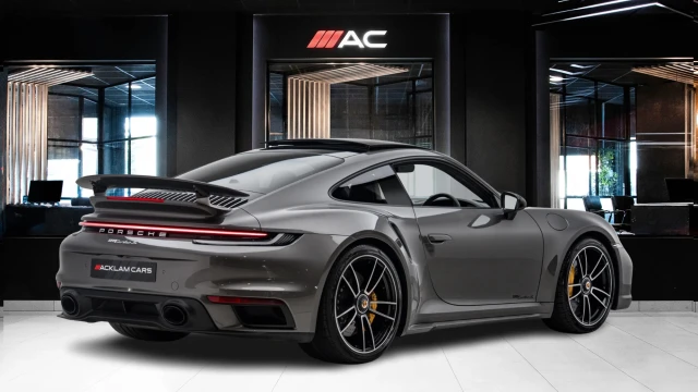 Porsche 911 Image 4