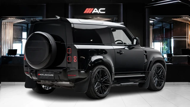 Land Rover Defender Image 4