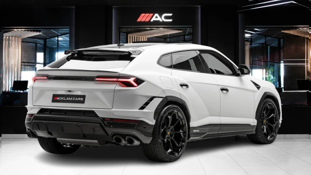 Lamborghini Urus Image 4