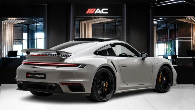 Porsche 911 Image 4