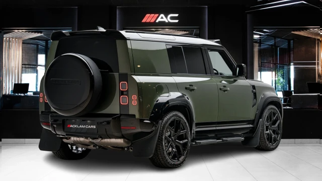 Land Rover Defender Image 4