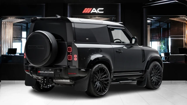 Land Rover Defender Image 4