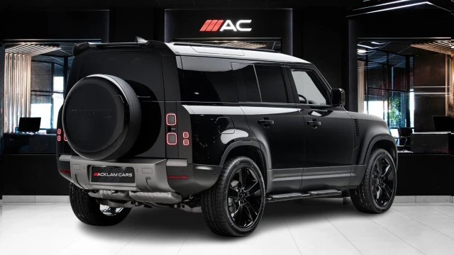 Land Rover Defender Image 4
