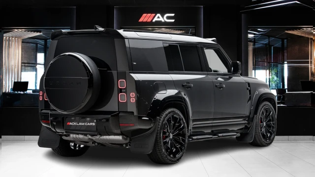Land Rover Defender Image 4