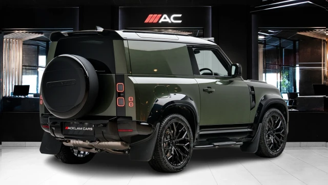 Land Rover Defender Image 4