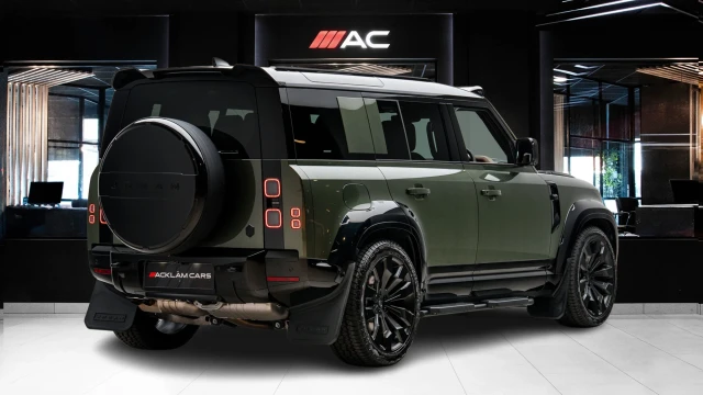 Land Rover Defender Image 4