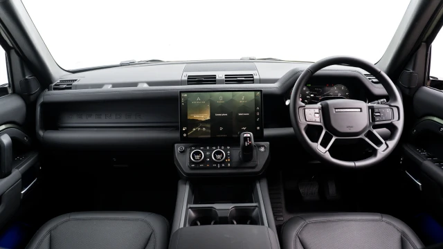 Land Rover Defender Image 5