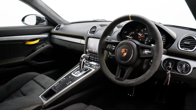 Porsche 718 Cayman Image 5