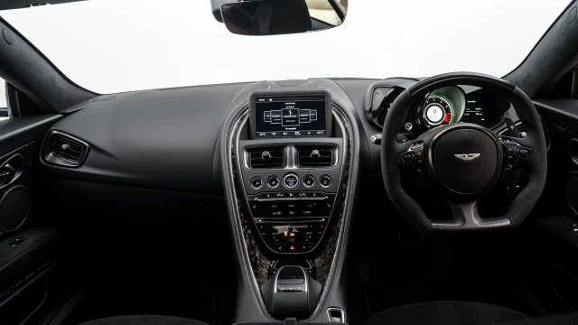 Aston Martin DBS Image 5