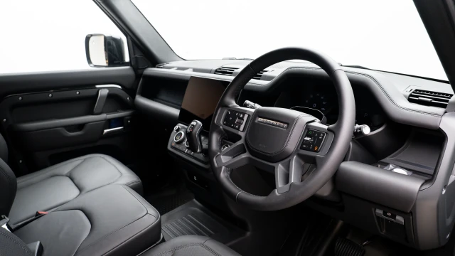 Land Rover Defender Image 5