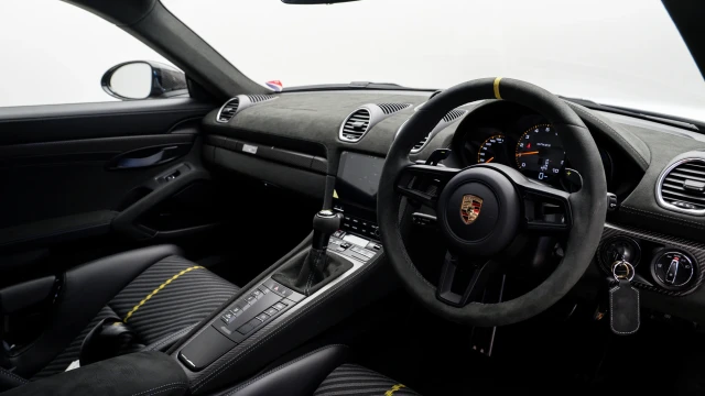 Porsche 718 Cayman Image 5